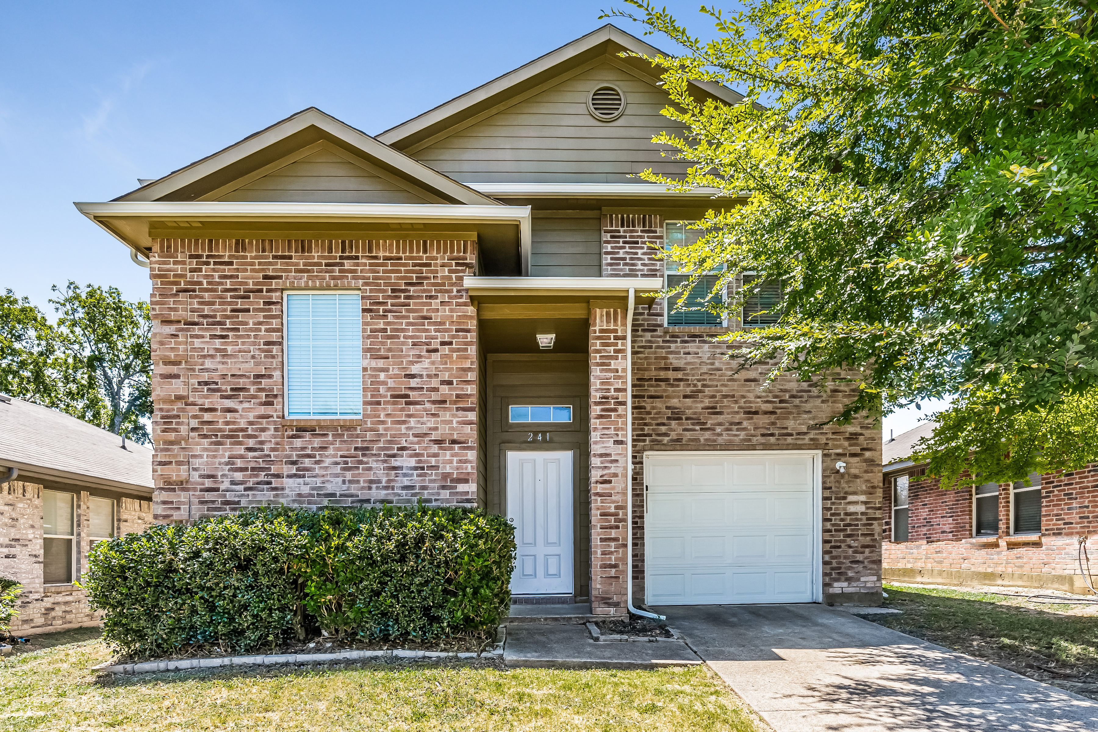 241 Cliff Heights Circle Dallas, TX 75241